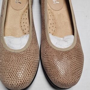 Vaneli Sport Donia Taupe E Printed Leather Ballet Wedge Pumps Women's 6 WIDE NEW